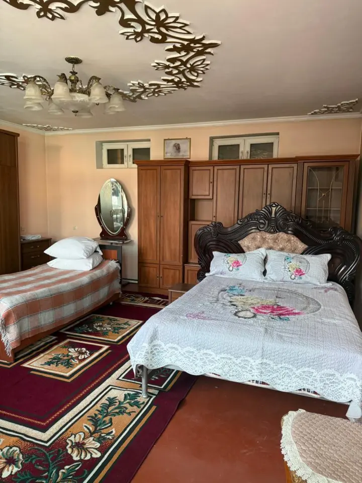 Трёхместный номер — room, Osh