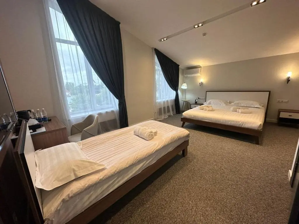 Queen Family Plus Room — room, Karakol