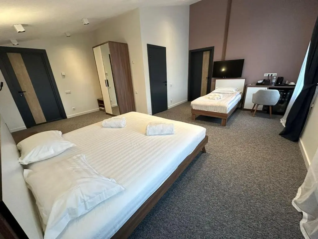 Queen Family Plus Room — room, Karakol