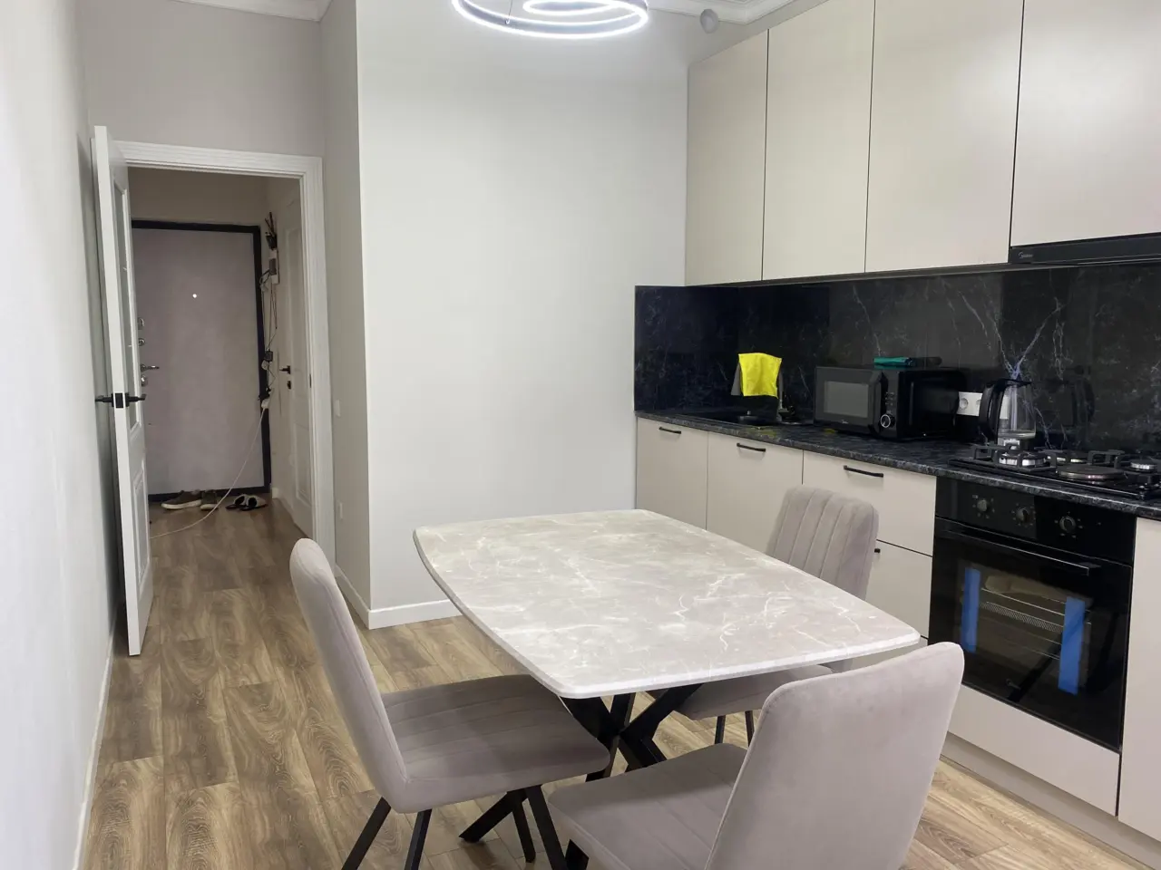 bi 73 — apartment, Bishkek