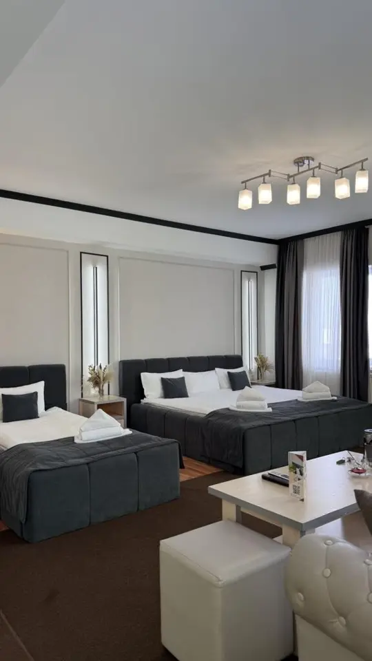 Family Suite Triple — room, Karakol