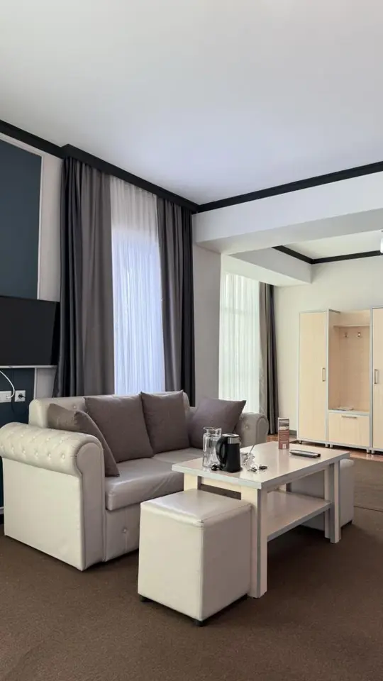 Family Suite Triple — room, Karakol