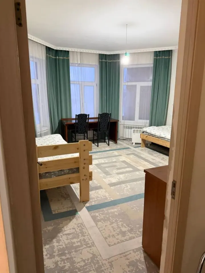 Трёхместный номер — хостел Warm House — номер, Каракол