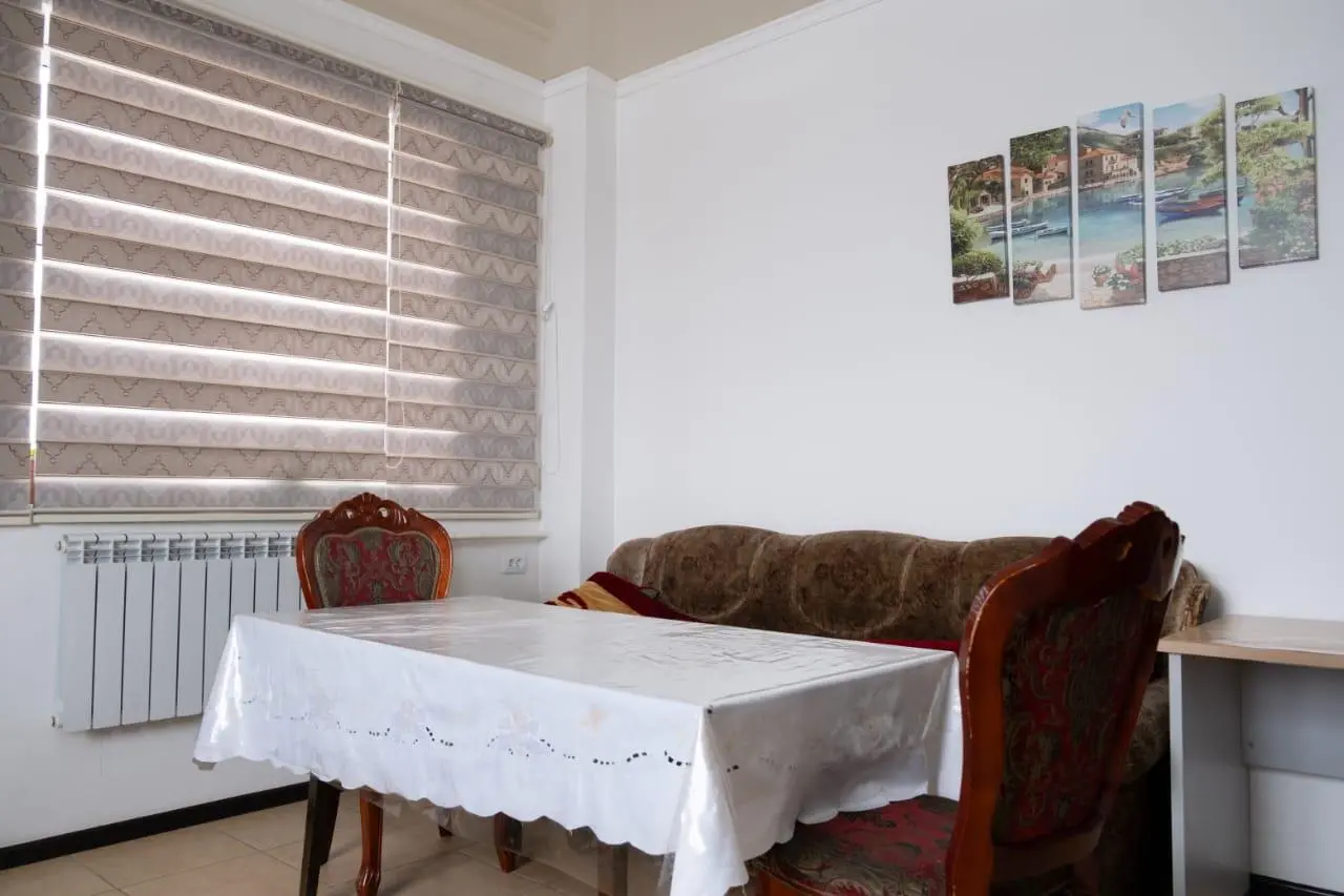 Twin Room — room, v. Maman