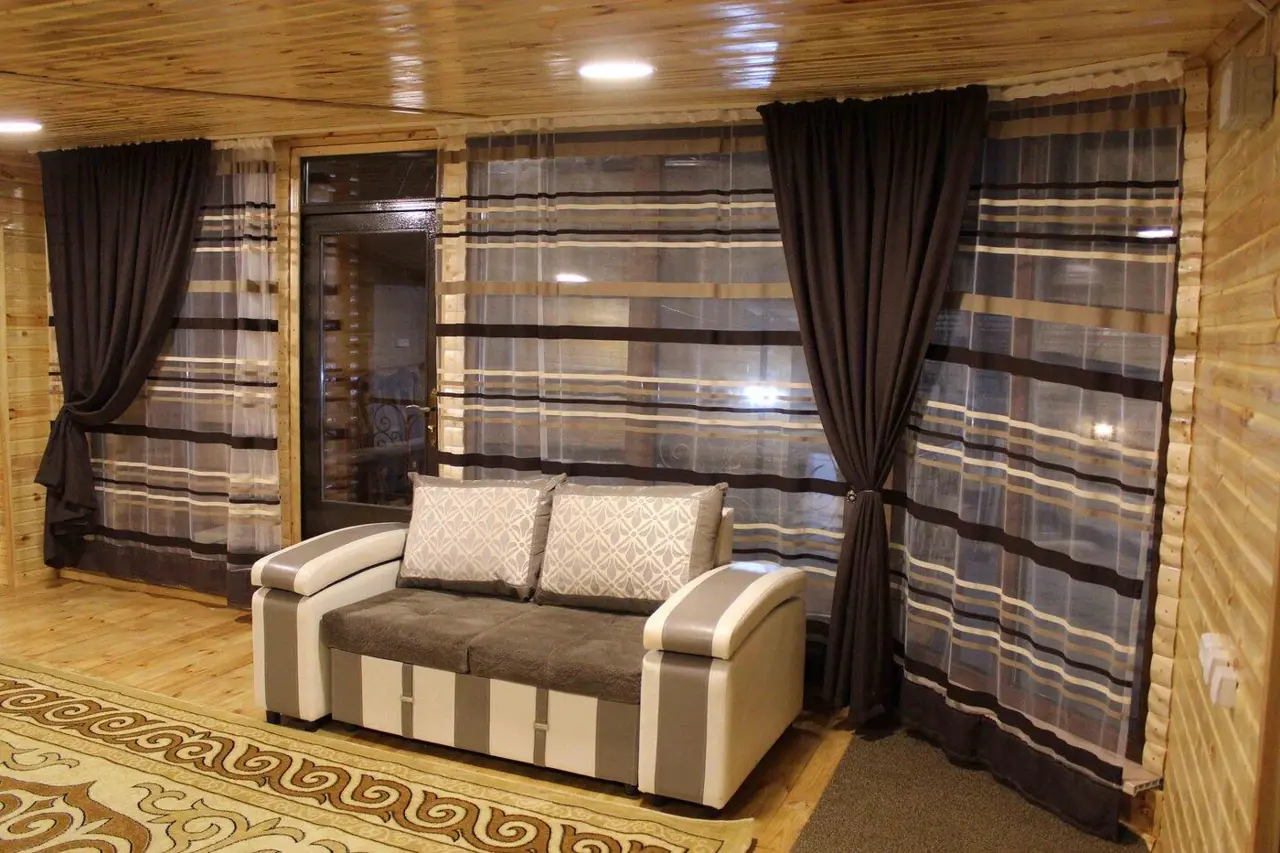 Пятиместный домик — Hiker's B&B Karakol — коттедж/дом, Каракол