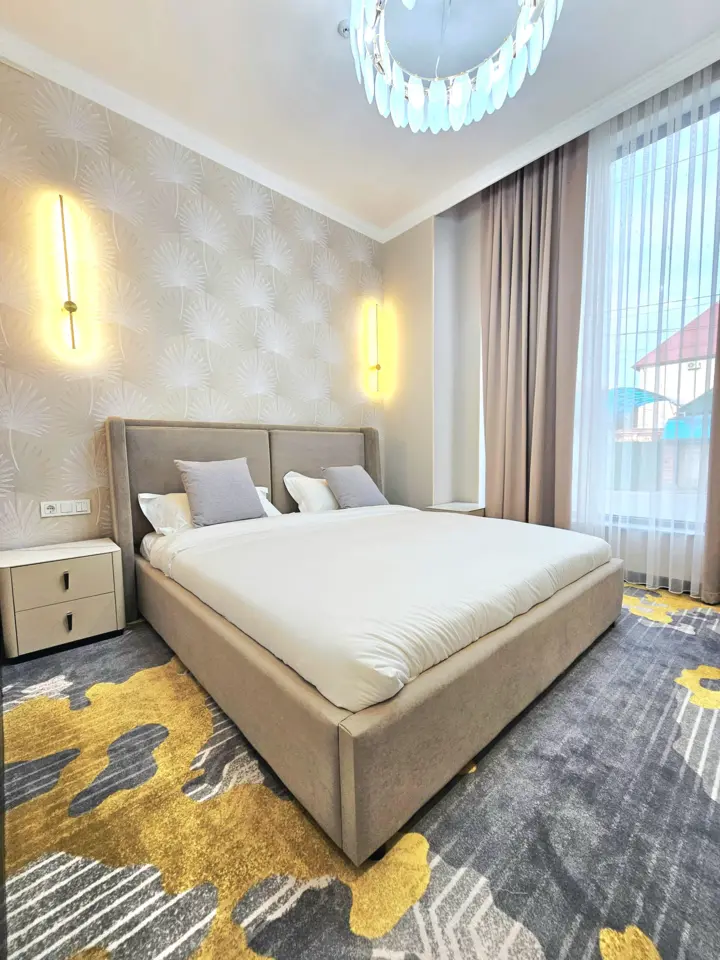 Palmira Hotel — hotel, Bishkek