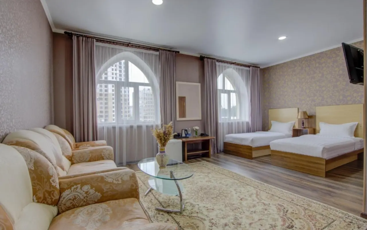 Shah Palace Hotel — hotel, Bishkek