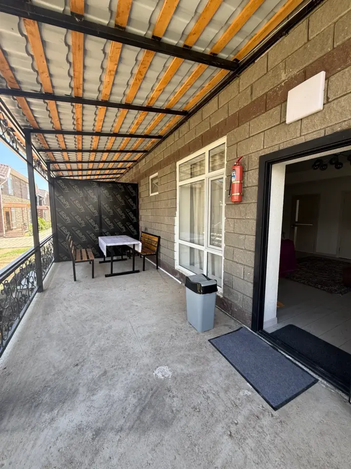Cottage on Issyk-Kul — cottage/house, v. Chok-Tal