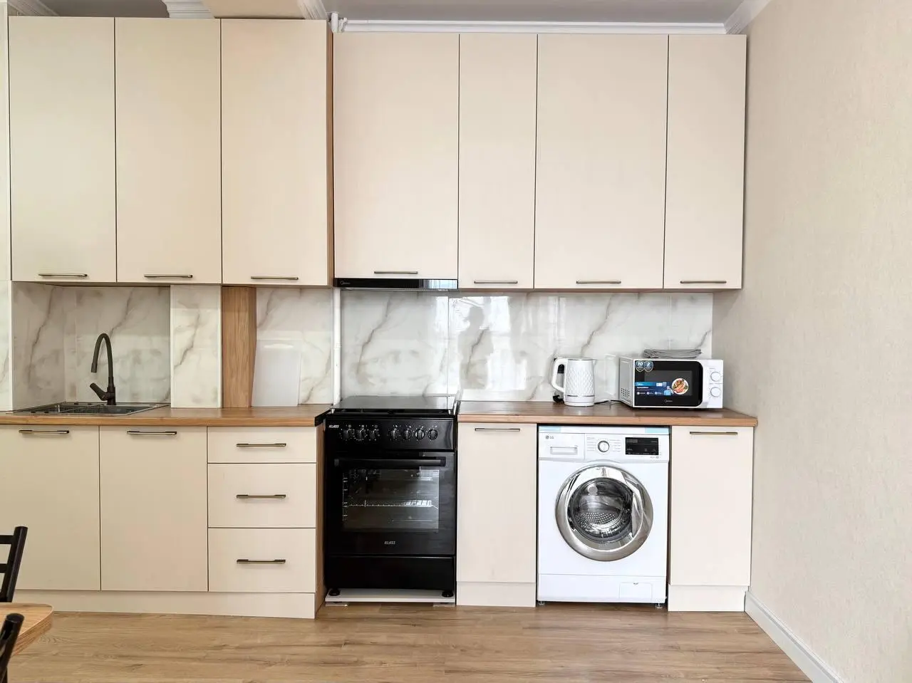 Cozy Apartment on Frunze 466-43 — apartment, Bishkek
