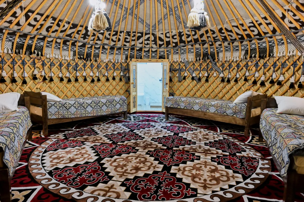 Юрточный лагерь "Komay" — зона отдыха, Каракол