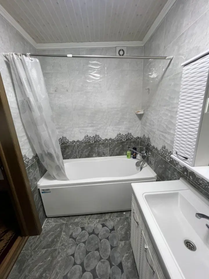 Three-room apartment — apartment, Osh