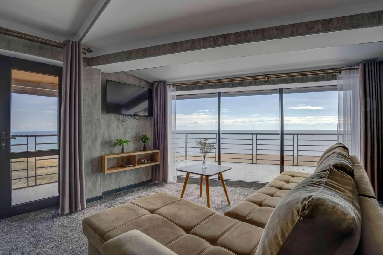 Two-room suite with panoramic windows — room, v. Bosteri