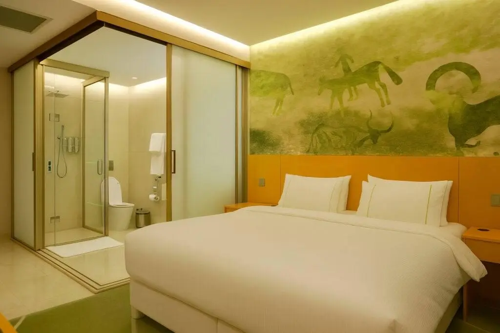 Standard Room with Lake View — room, v. Bosteri