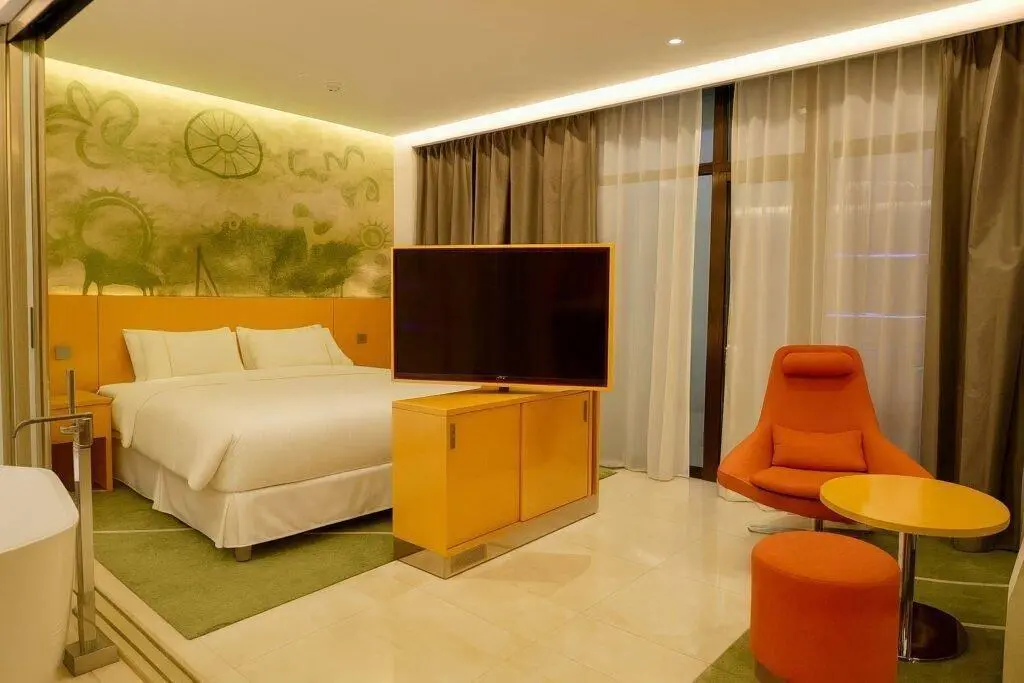 Junior Suite with Lake View — room, v. Bosteri