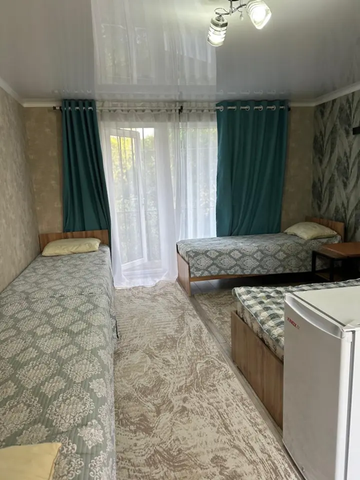 Трехместный номер — номер, с. Бостери