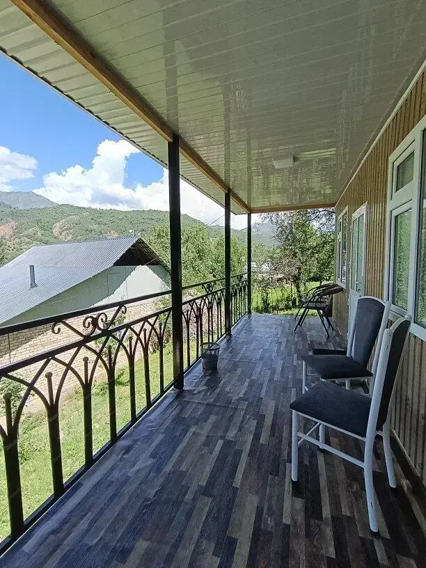 Kyzyl-Alma 2 Guesthouse — guest house, Arkit