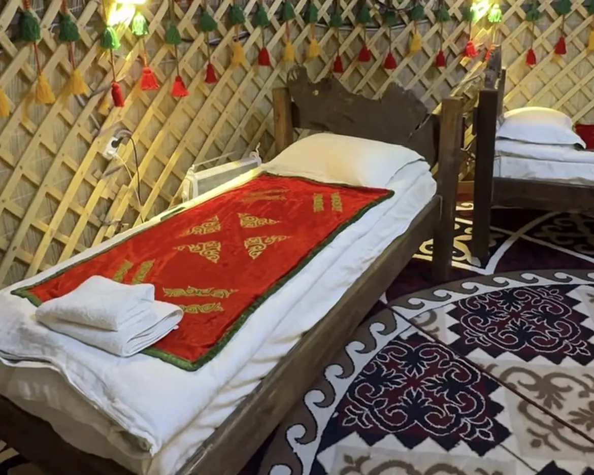 Трехместная юрта — юрта, Каракол