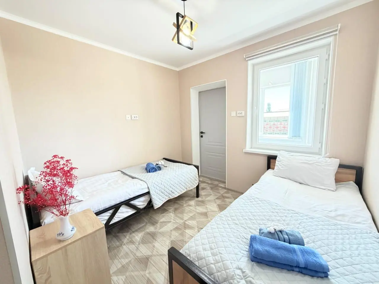 Zweibettzimmer — zimmer, Karakol