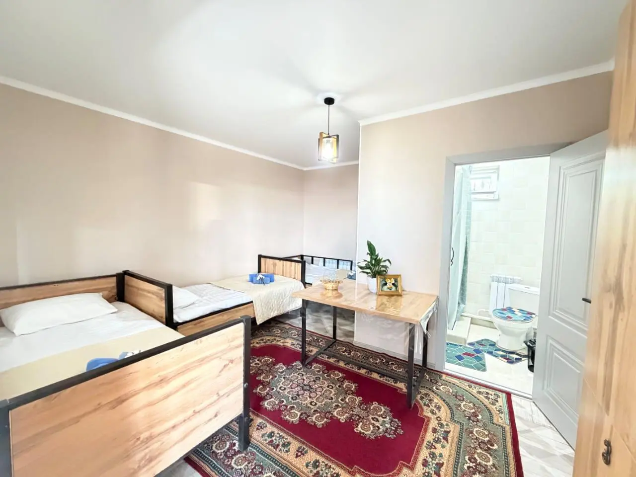 Chambre Triple — chambre, Karakol