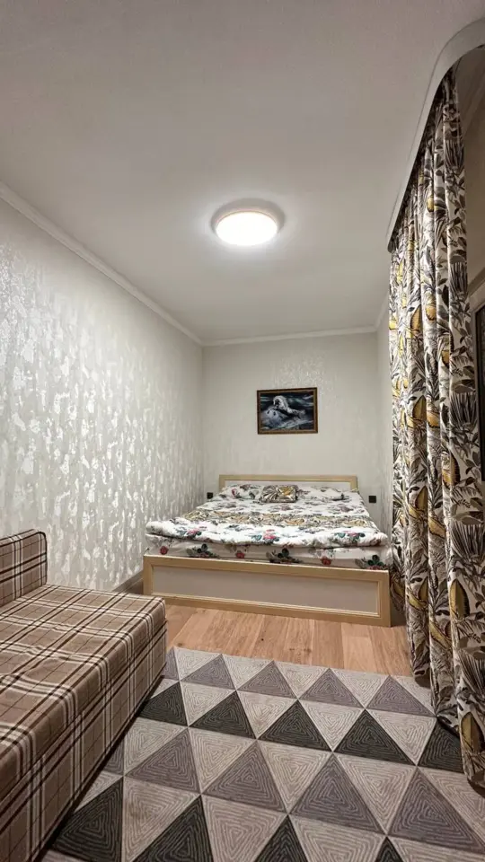 Трехместный номер (Люкс) — room, Cholpon-Ata