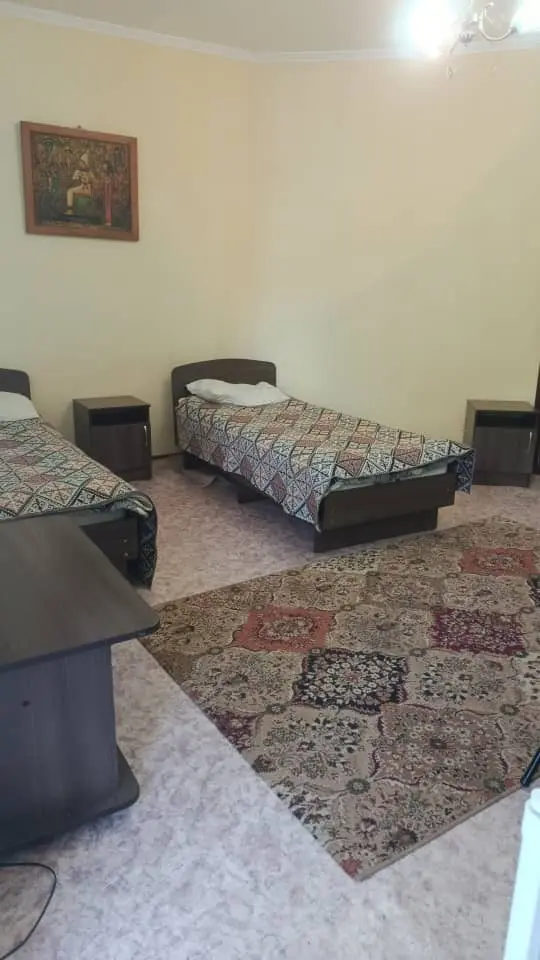 Трехместный номер — номер, с. Бостери