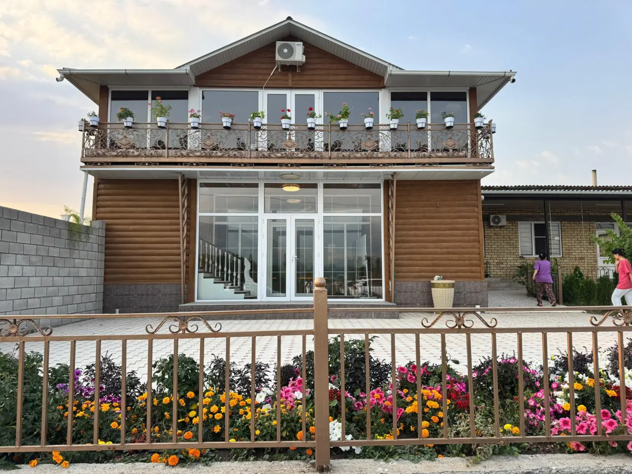 Nookat Almasy — hotel, Nookat
