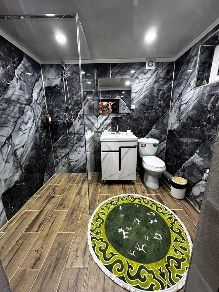 Трехместная Юрта — yurt, v. Karakol (d. Ak-Suy )