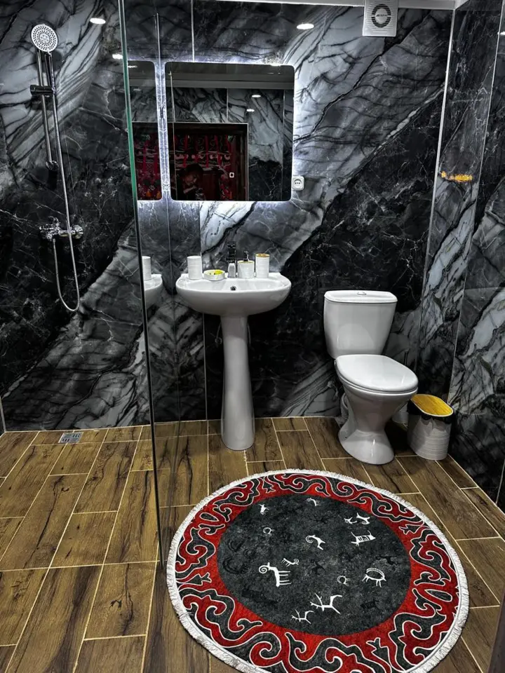 Трехместная Юрта — yurt, v. Karakol (d. Ak-Suy )