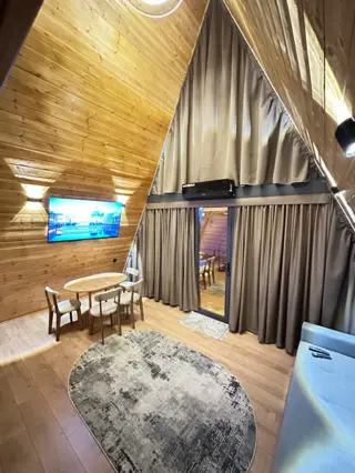 Eles — chalet/maison, Bosteri