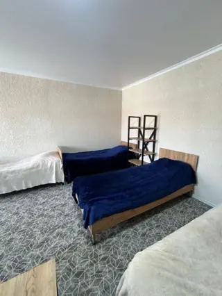 Zuuraat Resort Triple Room — room, v. Tamchy