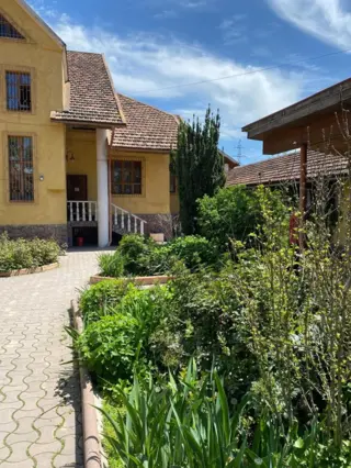 Гостевой дом-Dihouse — guest house, Bishkek