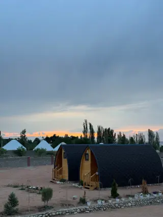 A-frame — townhouse, v. Ton