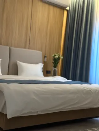 Eleven Club Otel — otel, Bişkek