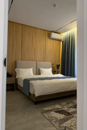 Eleven Club Otel — otel, Bişkek