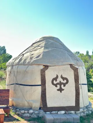 3-Person Yurt — yurt, v. Ton