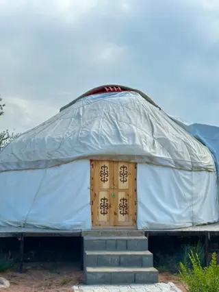 Seven-person Yurt — yurt, v. Ton
