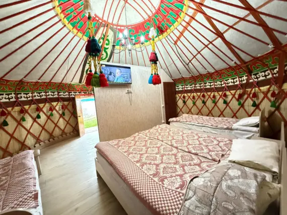 Five-person yurt in Khan-Ordo — yurt, v. Tosor