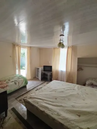 Triple Room with Shared Bathroom — room, v. Tamga