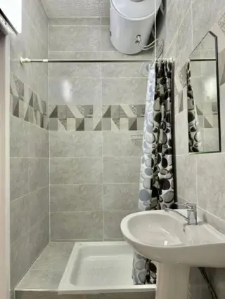 Chambre double à la maison d'hôtes « Sezim » — chambre, Cholpon-Ata