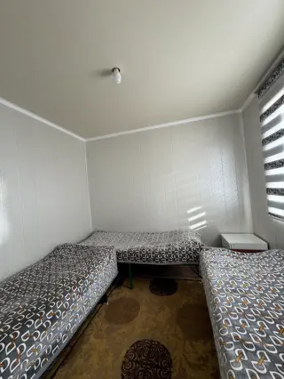 Lit en dortoir au Khan Guest House — lit en dortoir, Enilchek