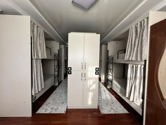 Мужская 12-местная комната — bed space, Bishkek