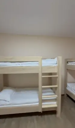 Eight-Person Room — room, v. Tamchy