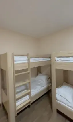 Eight-Person Room — room, v. Tamchy