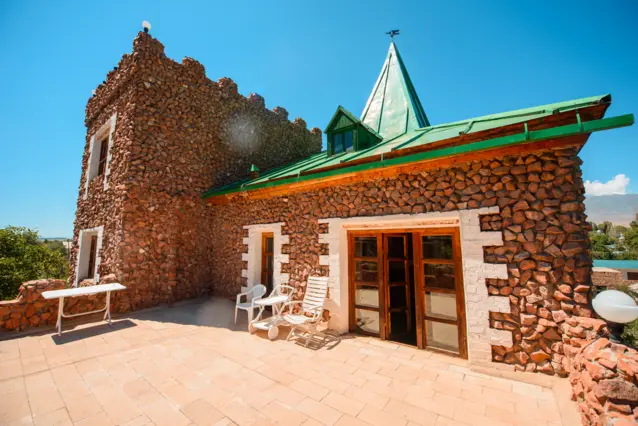 Triple Suite English Castle — room, v. Tamchy