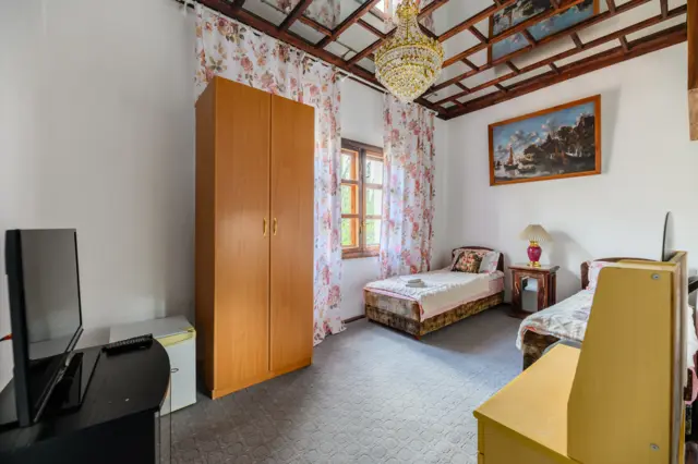 Double Junior Suite English Castle — room, v. Tamchy