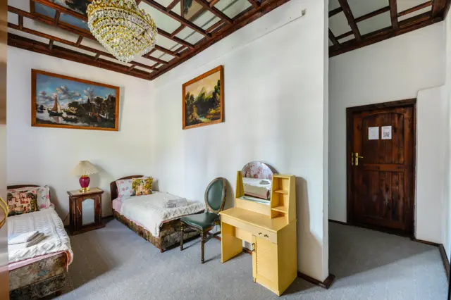 Double Junior Suite English Castle — room, v. Tamchy