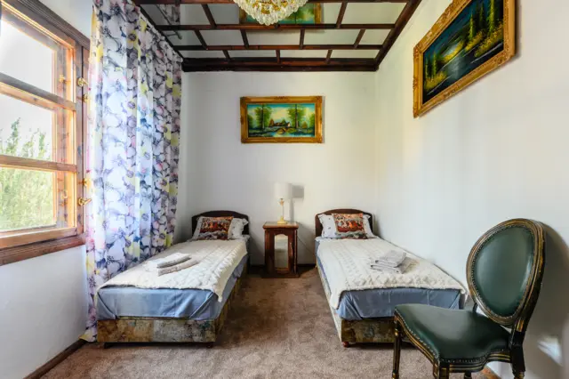 Double Junior Suite English Castle — room, v. Tamchy