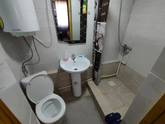 Twin Room - Comfort — room, v. Karool-Debe