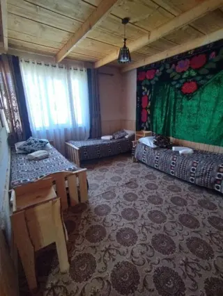 Triple Room with Shared Bathroom — room, v. Karool-Debe