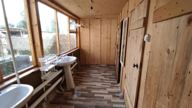 Triple Room with Shared Bathroom — room, v. Karool-Debe